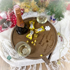 Винный столик на 2 бокала на подарок к Новому году