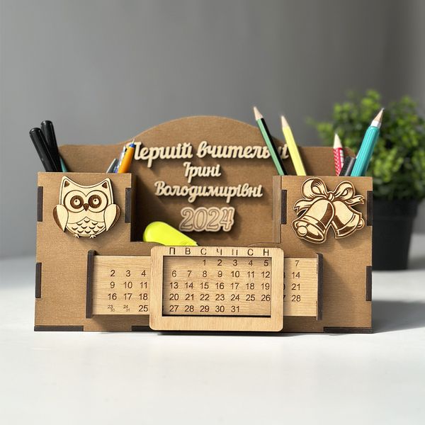 Desk organizer calendar for teacher