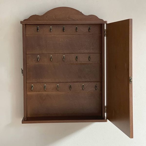 Wall mounted key holder with a door with a picture of a castle