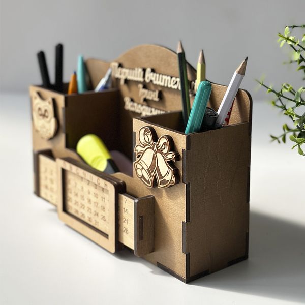 Desk organizer calendar for teacher