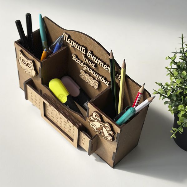 Desk organizer calendar for teacher