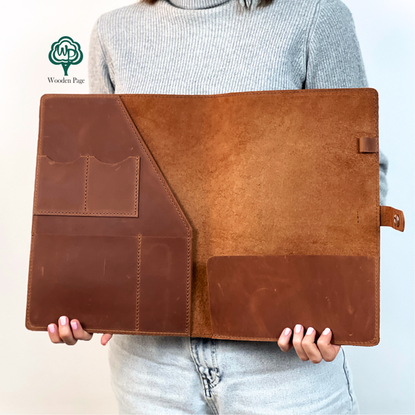 Leather document folder with engraving as a gift for a lawyer
