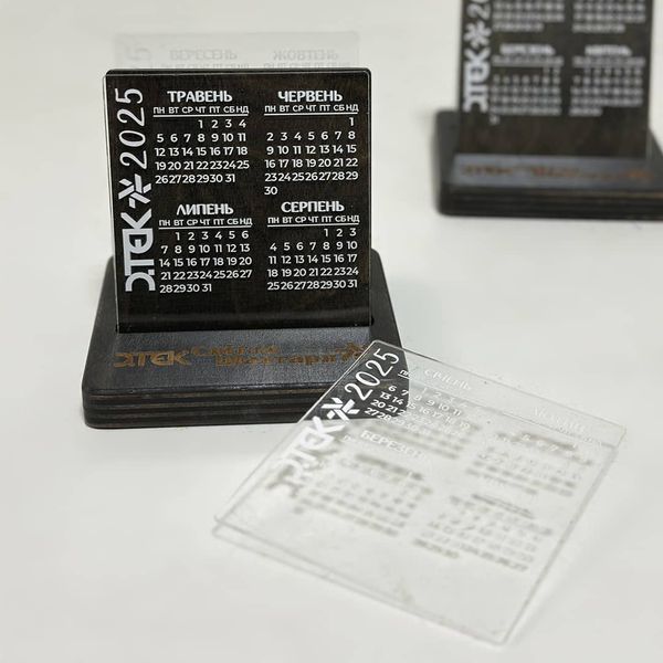 Desk calendar with acrylic inserts with your logo