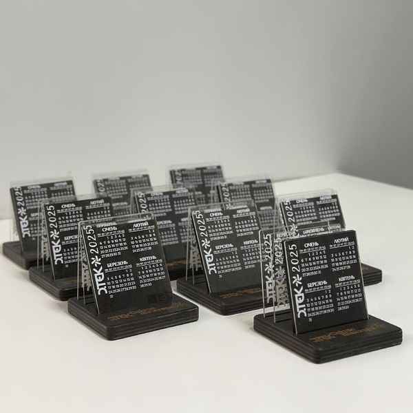 Desk calendar with acrylic inserts with your logo